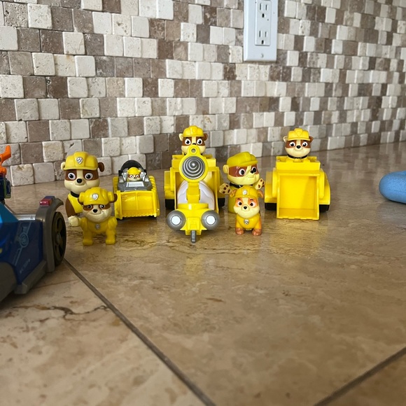 HUGE lot of Paw Patrol toys - Over 70 figurines - Picture 9 of 9